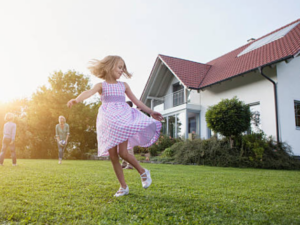 Descubra os 5 benefícios incríveis das placas solares para a sua família!